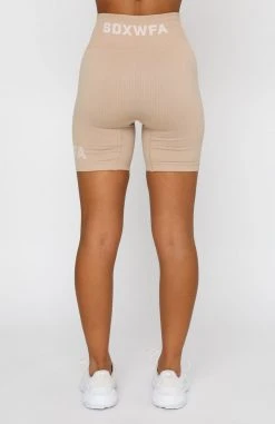 White Fox Boutique AU Collaborations Coffee Date Seamless Bike Shorts Sand 10 White Fox Boutique AU Collaborations Coffee Date Seamless Bike Shorts Sand