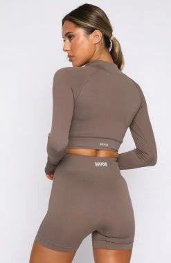White Fox Boutique AU Seamless Long Sleeve Sports Crop Cocoa Restocked