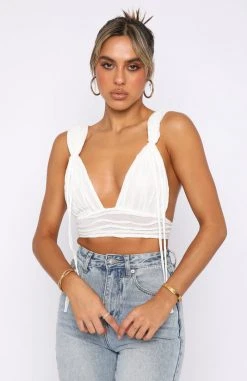 White Fox Boutique AU Undercover Model Crop White Clothing