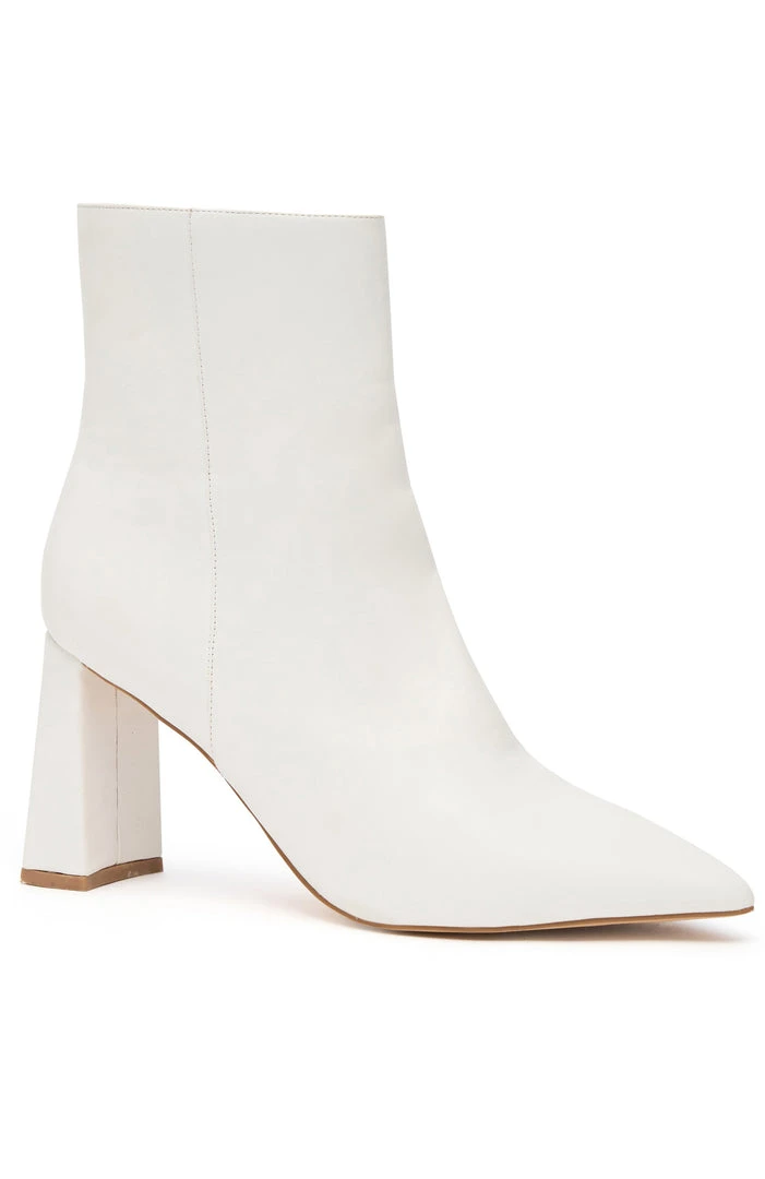 White Fox Boutique AU Ashlyn Boots White PU WINTER ESSENTIALS 4 White Fox Boutique AU Ashlyn Boots White PU WINTER ESSENTIALS