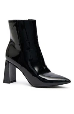 White Fox Boutique AU WINTER ESSENTIALS Ashlyn Boots Black Patent PU