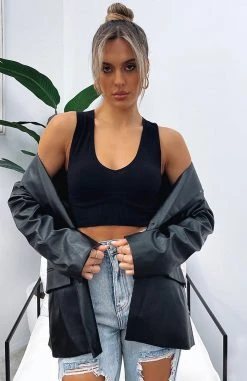 White Fox Boutique AU On The Spot Crop Black